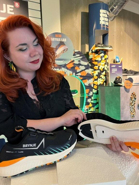 Vores designer viser BRYNJE LAB opbygningen frem