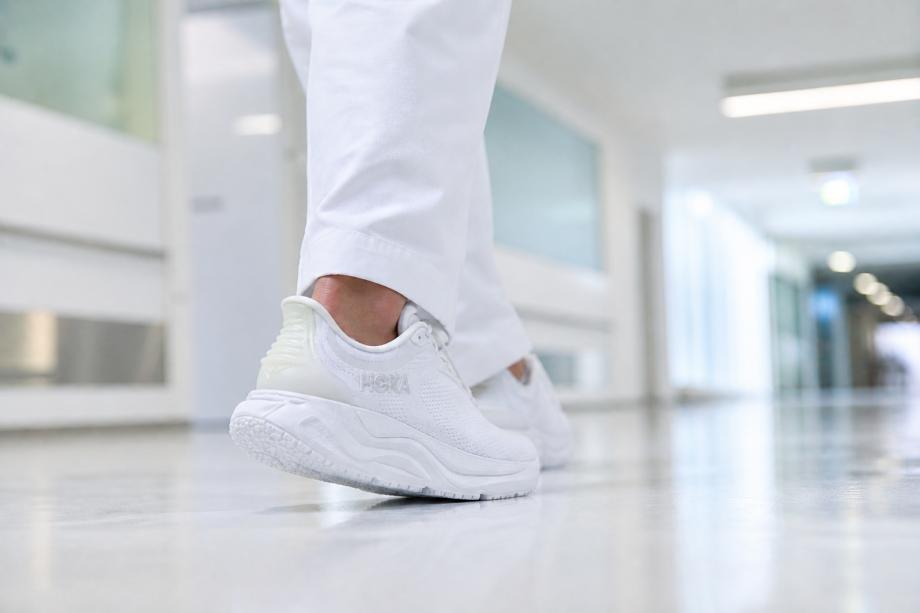 HOKA Arahi Men White